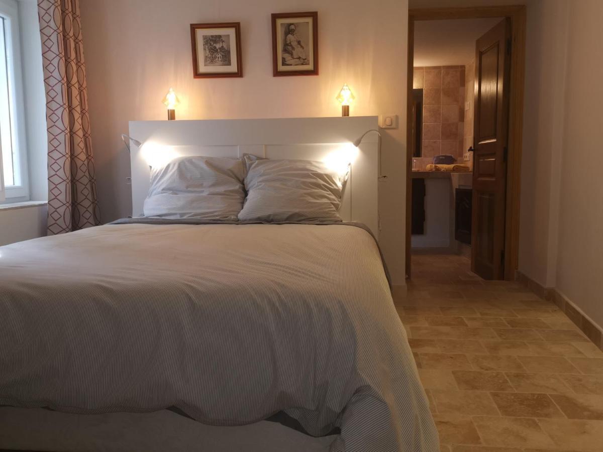 Le Nid Des Arts Bed and Breakfast Tourrettes Exteriör bild